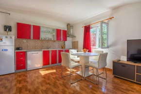 Era apartments near the beach, Brodarica